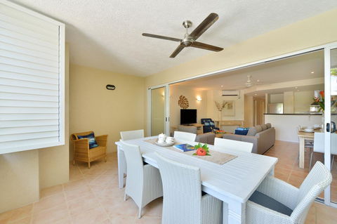Cayman Villas Port Douglas - Accommodation Gladstone 38
