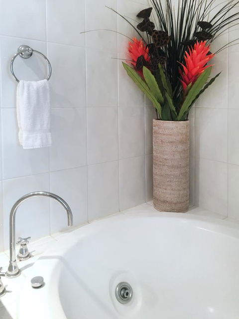 Cayman Villas Port Douglas - Accommodation Gladstone 15