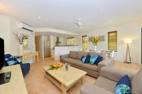 Cayman Villas Port Douglas - Accommodation Gladstone 44