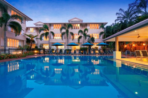 Cayman Villas Port Douglas - Accommodation Gladstone 0