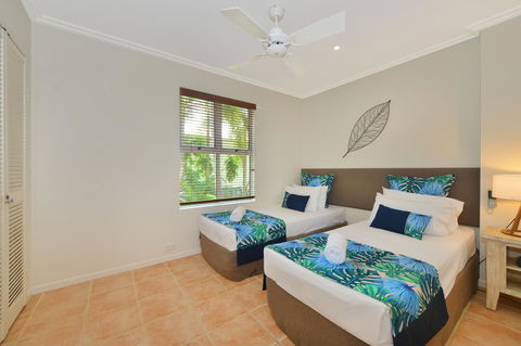 Cayman Villas Port Douglas - Accommodation Gladstone 33