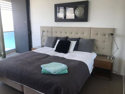 Luxury 3 Bedroom In Heart Of Broadbeach - Accommodation Gladstone 20