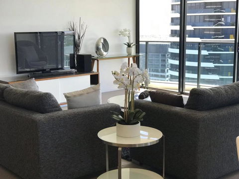Luxury 3 Bedroom In Heart Of Broadbeach - Accommodation Gladstone 18