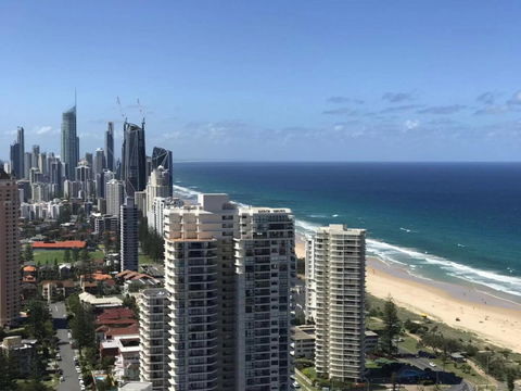 Luxury 3 Bedroom In Heart Of Broadbeach - Accommodation Gladstone 1