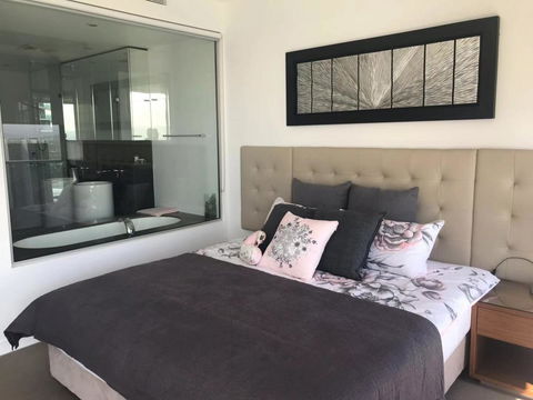 Luxury 3 Bedroom In Heart Of Broadbeach - Accommodation Gladstone 16