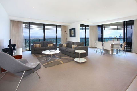 Luxury 3 Bedroom In Heart Of Broadbeach - Accommodation Gladstone 3