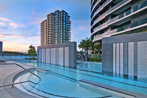 Luxury 3 Bedroom In Heart Of Broadbeach - Accommodation Gladstone 5