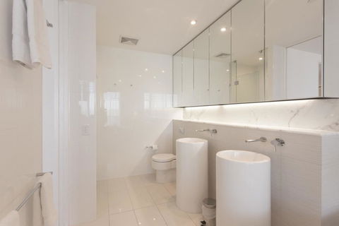 Luxury 3 Bedroom In Heart Of Broadbeach - Accommodation Gladstone 4