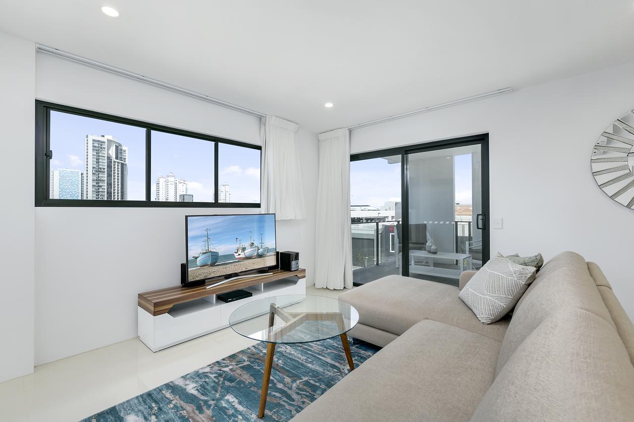 Broadbeach Waters QLD Accommodation Gladstone