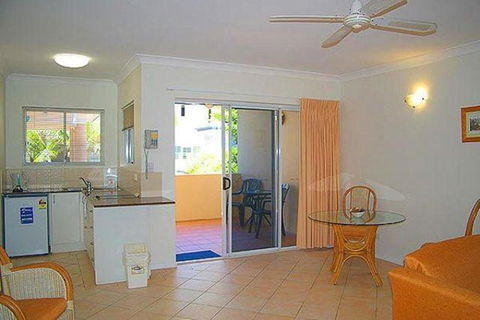 The Newport On Macrossan - Adults Only - Accommodation Gladstone 4