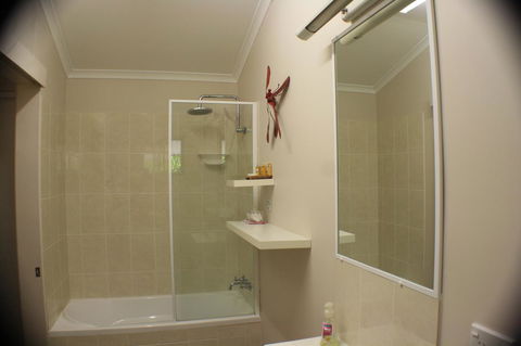 Boutique Bungalows - Accommodation Gladstone 43