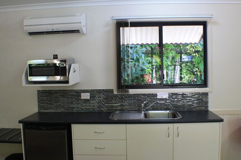 Boutique Bungalows - Accommodation Gladstone 35