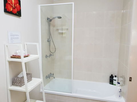 Boutique Bungalows - Accommodation Gladstone 2