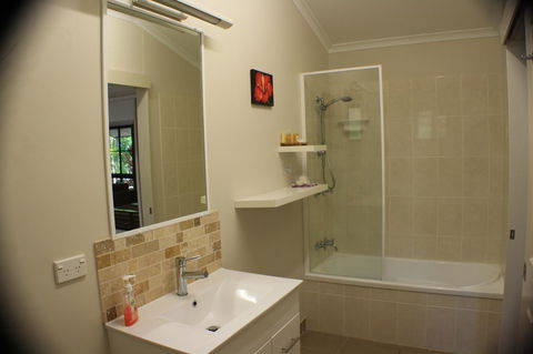Boutique Bungalows - Accommodation Gladstone 32