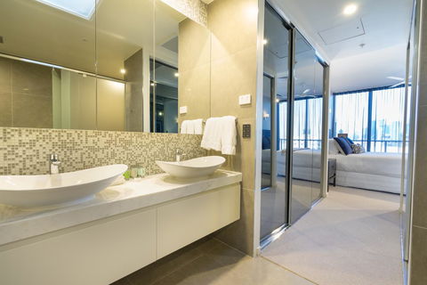 Arena Apartments By CLLIX - Accommodation Gladstone 14