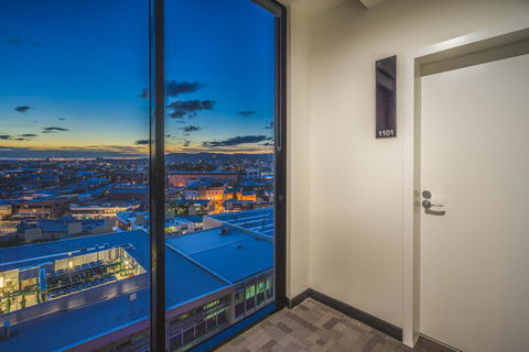 Arena Apartments By CLLIX - Accommodation Gladstone 15