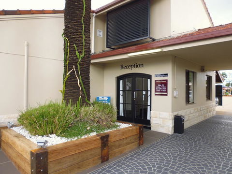 Burke & Wills Motor Inn - Accommodation Gladstone 0