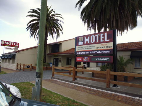Burke & Wills Motor Inn - Accommodation Gladstone 3