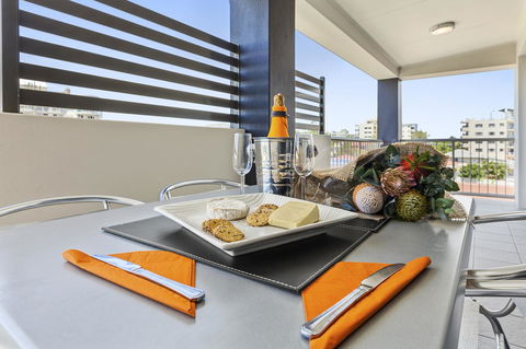 La Vida On Anzac - Accommodation Gladstone 25