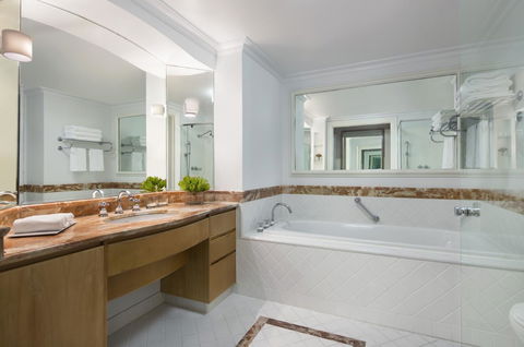 JW Marriott Gold Coast Resort & Spa - Accommodation Gladstone 11
