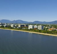 Holiday Inn Cairns Harbourside - Accommodation Gladstone