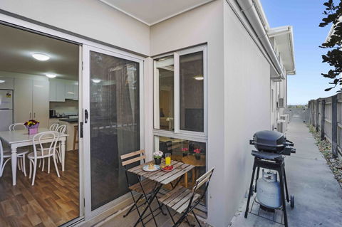 Sandbox Apartments - Accommodation Gladstone 21