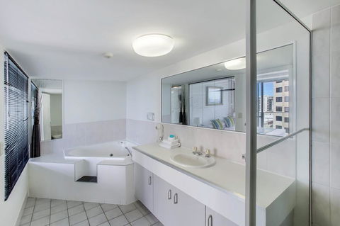 Catalina Resort - Accommodation Gladstone 7