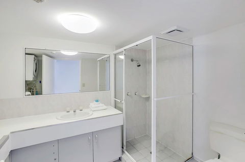Catalina Resort - Accommodation Gladstone 3