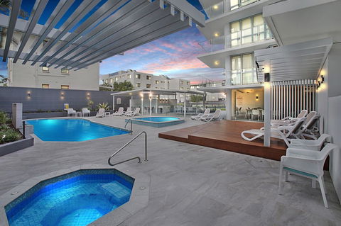 Catalina Resort - Accommodation Gladstone 0