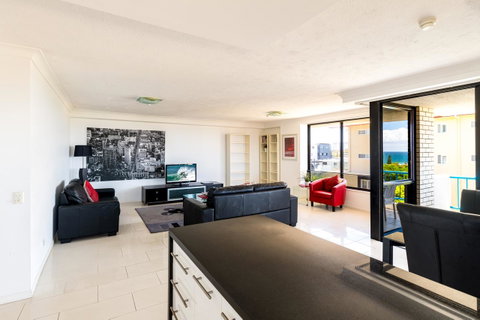 Burgess @ Kings Beach Apartments - Accommodation Gladstone 10