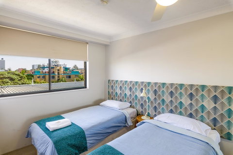 Burgess @ Kings Beach Apartments - Accommodation Gladstone 38