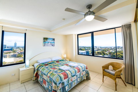 Burgess @ Kings Beach Apartments - Accommodation Gladstone 8