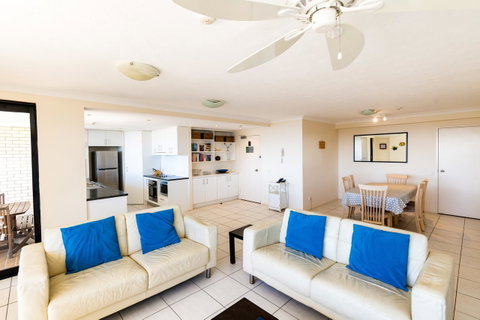 Burgess @ Kings Beach Apartments - Accommodation Gladstone 1