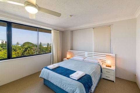 Burgess @ Kings Beach Apartments - Accommodation Gladstone 37