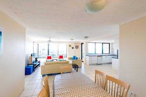 Burgess @ Kings Beach Apartments - Accommodation Gladstone 7