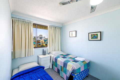 Burgess @ Kings Beach Apartments - Accommodation Gladstone 27