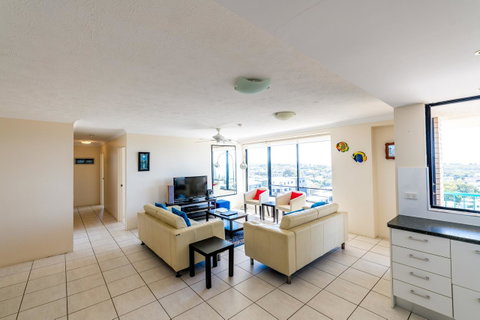 Burgess @ Kings Beach Apartments - Accommodation Gladstone 6