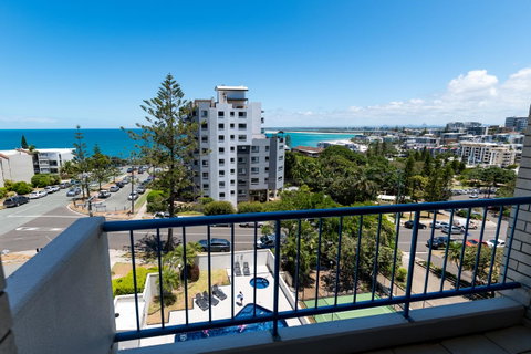 Burgess @ Kings Beach Apartments - Accommodation Gladstone 24