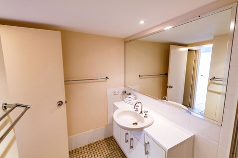 Burgess @ Kings Beach Apartments - Accommodation Gladstone 2
