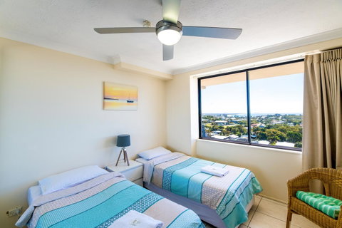 Burgess @ Kings Beach Apartments - Accommodation Gladstone 4