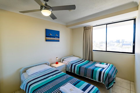 Burgess @ Kings Beach Apartments - Accommodation Gladstone 3