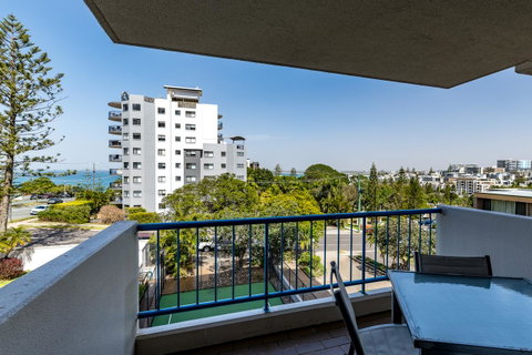 Burgess @ Kings Beach Apartments - Accommodation Gladstone 35