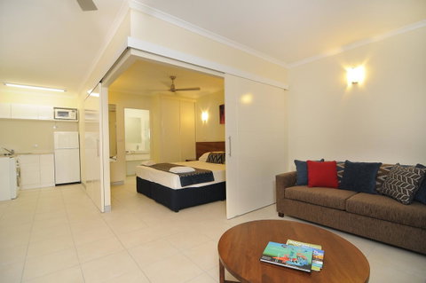 Cairns Queenslander Hotel & Apartments - Accommodation Gladstone 17