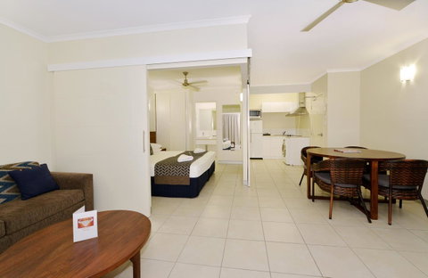 Cairns Queenslander Hotel & Apartments - Accommodation Gladstone 10
