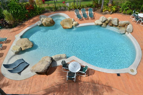 Cairns Queenslander Hotel & Apartments - Accommodation Gladstone 4