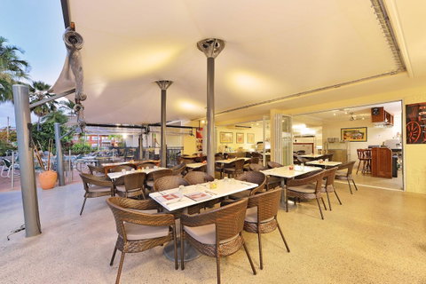 Cairns Queenslander Hotel & Apartments - Accommodation Gladstone 3