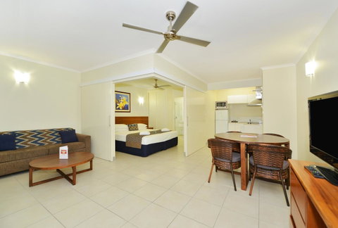 Cairns Queenslander Hotel & Apartments - Accommodation Gladstone 9