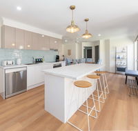 Waterfront Theme Park Getaway - Accommodation Gladstone