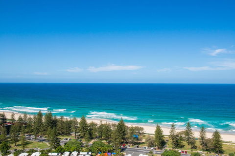 Oscar On Main Beach Resort - Accommodation Gladstone 2