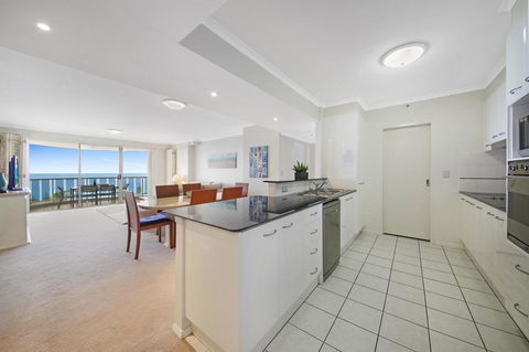 Oscar On Main Beach Resort - Accommodation Gladstone 4